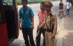 CSGT Hà Nội giúp du khách Trung Quốc bị lạc về nước