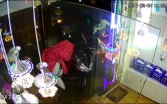 Trộm bẻ khóa xe máy trong tích tắc ở TP.HCM