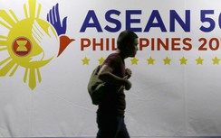 Nhà báo Nga không được vào trung tâm báo chí Manila vì quần bò