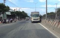 Truy sát, nam thanh niên chạy ra đường bị xe tải tông trúng