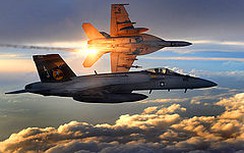 Tiêm kích Mỹ và máy bay không người lái của Iran suýt đâm nhau