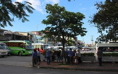 Bị phản ứng, Huế giảm giá đậu xe du lịch