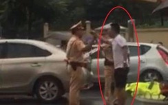 Khởi tố, tạm giam thanh niên 2 lần dùng gậy golf đánh CSGT