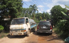 Đường liên thôn bị xe tải chở than, VLXD bằm nát