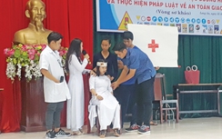 Sôi nổi học sinh Long An thi tìm hiểu ATGT