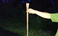 "Ma men" đầu trần dùng xà beng tấn công CSGT