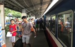 Người dân ùn ùn rời thành phố đi nghỉ lễ 2/9