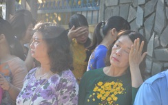 Đẫm nước mắt đưa tiễn linh cữu cô giáo trong ngày khai giảng