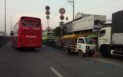 TP.HCM: Xe đơn vị từ thiện gặp nạn, 1 người nhập viện cấp cứu