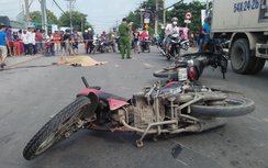 TP.HCM: Hai xe máy đâm nhau giữa giao lộ, 4 người thương vong