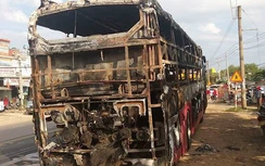 Xe khách bốc cháy dữ dội trên QL1, khách sơ tán khẩn