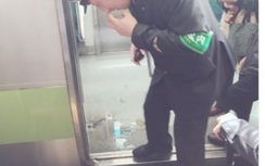 Pin điện thoại bốc cháy trên tàu, 11.000 hành khách bị ảnh hưởng