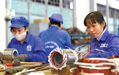 Người lao động “sống mòn” giữa bẫy tăng lương tối thiểu