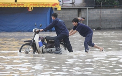 Clip, ảnh: QL51 ngập sâu, giao thông hỗn loạn