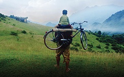 "Cha cõng con" thua trên sân nhà, đi đấu Oscar