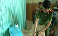 Bắt giữ xe tải chở hàng hóa không rõ nguồn gốc