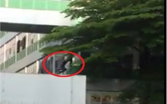 Nam thanh niên bất ngờ nhảy lầu sau cự cãi với một phụ nữ
