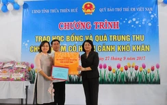 Phó Chủ tịch nước thăm, tặng quà cho trẻ em làng SOS Huế