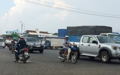 Bắt quả tang chủ tiệm sửa xe rải đinh trên đường Võ Nguyên Giáp