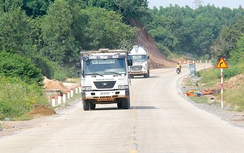 Xử lý xe ben chạy qua đường dân sinh vào mỏ đá Tân Cang