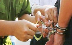 Bị nhắc nhở, nhóm thanh niên táo tợn chém công an trọng thương