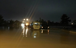 Mưa lũ, nhiều xe khách không về được bến