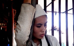 Xé lòng người vợ trẻ mất chồng và con trong đêm lở đất