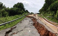 Bình Thuận: Đèo Đại Ninh sạt lở nghiêm trọng, giao thông chia cắt