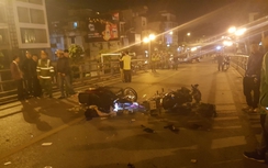 SH kẹp 3 gây tai nạn trên cầu vượt Thái Hà, 1 người chết