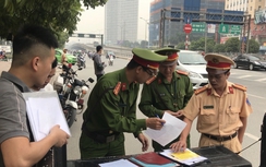 CSGT xuống đường xử lý "xe dù" sau phản ánh của Báo Giao thông