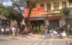 Hà Nội: Bắt kẻ dùng hung khí giữ một phụ nữ làm con tin