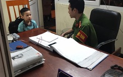 CSGT Hà Nội giúp bé trai 4 tuổi bị lạc về với gia đình