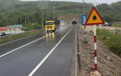 Khẩn trương khắc phục hư hỏng cục bộ mặt đường hầm Phước Tượng