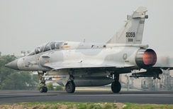 Video: Máy bay chiến đấu Đài Loan mất tích khi đang tập trận