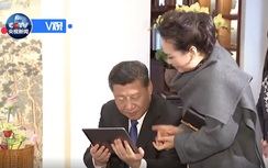 Video: Ông Tập cầm Ipad xem cháu gái của ông Trump hát tiếng Trung