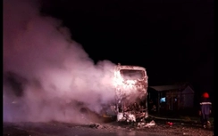 Cháy rụi xe giường nằm tuyến Hà Nội - Gia Lai