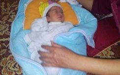 Bé gái 5 ngày tuổi bị bỏ rơi cùng lá thư của người mẹ