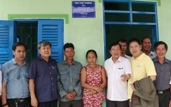 Tặng nhà tình thương cho gia đình nạn nhân TNGT