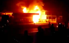 Cây xăng cháy ngùn ngụt trong đêm, một nhân viên bỏng nặng