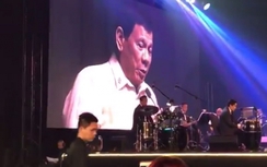 Tổng thống Philippines hát theo đề nghị của ông Donald Trump