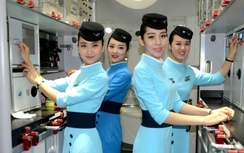 Nữ tiếp viên trượt chân rơi khỏi máy bay, gãy xương ngực