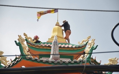 Đối tượng “ngáo đá” leo lên nóc chùa dương tính với ma túy