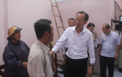 Lãnh đạo TP.HCM thăm hỏi người dân bị ảnh hưởng bão số 14