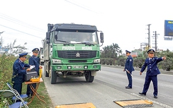Tổng cục trưởng xuống đường bắt xe vượt tải gần 300%