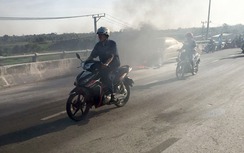 Ô tô 5 chỗ bốc cháy, 4 người thoát nạn do chập điện