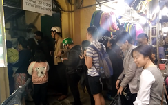 Bánh trôi tàu Phạm Bằng mở lại, người dân xếp hàng chờ mua