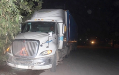 Người đàn ông 49 tuổi tử vong sau va chạm với container