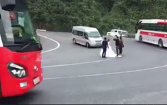 CSGT Đà Nẵng sẽ xử lý du khách "tạo dáng" giữa đèo Hải Vân