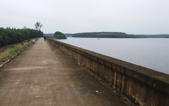 Vận động dân bán bò cho mượn tiền xây đập, xã thành "chúa chổm"