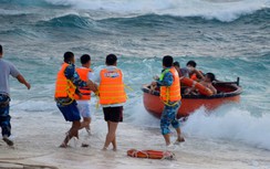 Trường Sa đang mưa lớn, sóng đánh cao 10m trong bão số 16